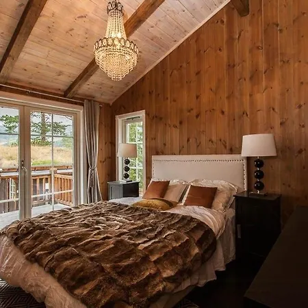 Holiday home Cozy In With Jacuzzi And Sauna