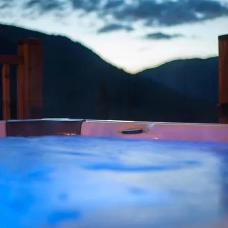 Cozy In With Jacuzzi And Sauna 別荘